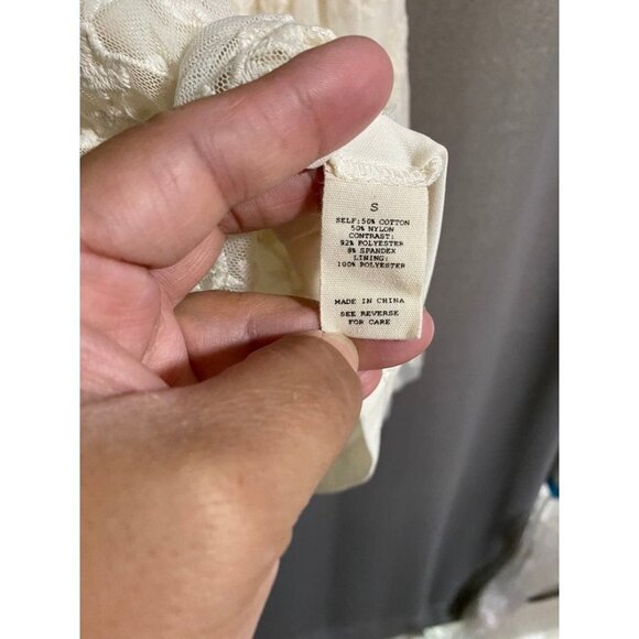 Gimmicks by Buckle lace top small - Picture 9 of 9